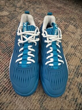 Yonex cushion shoes